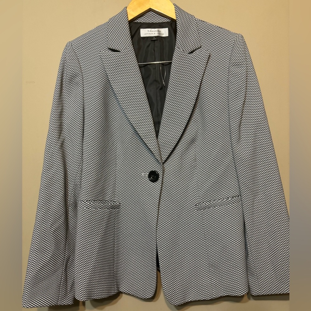 TAHARI ARTHUR S. LEVINE Checked Blazer